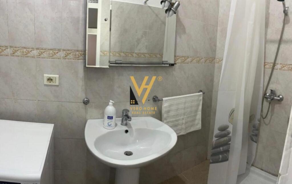 JEPET HYRJE 1+1+BLK VILE ME QERA TE SELVIA 50.000 LEKE