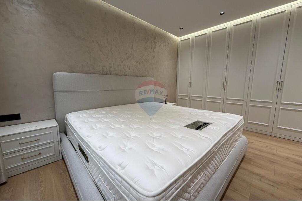 Apartament 2+1+2 + 2 ballkone 105 m2 me qera