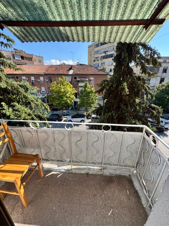 1+1,i mobiluar per zyra ose banim,stadiumi dinamo,cmimi 500 euro
