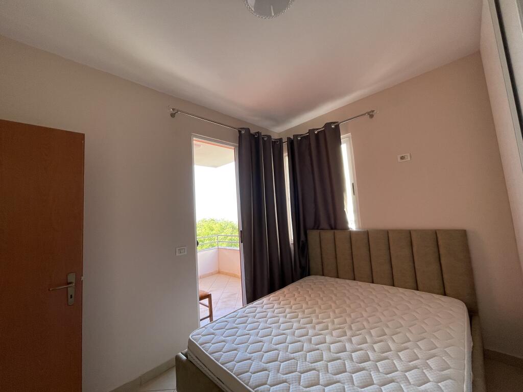 Apartament me qira  1+1 ,  2 Ballkone ne Fresk