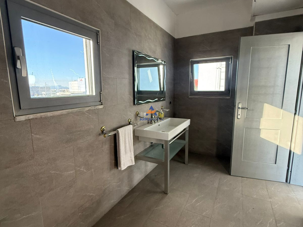 BUSINESS PREMISES FOR RENT 330M2 "ROAD SIDE"AUTOSTRADE-DURRES" 6430 EURO