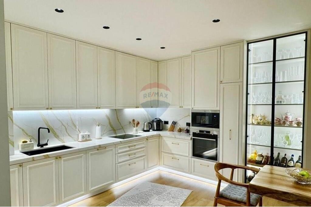 Apartament 2+1+2 + 2 ballkone 105 m2 me qera