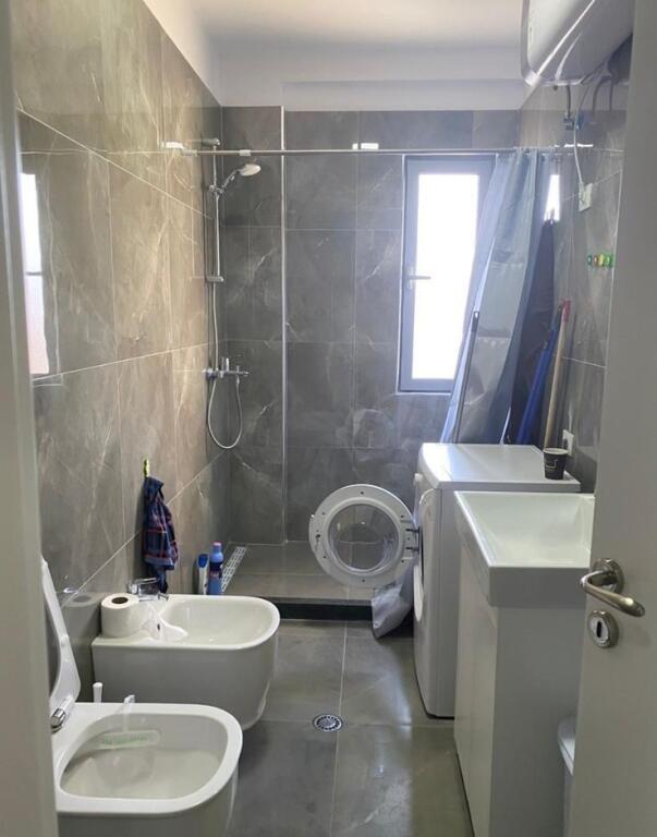 Appartamento all'asta 1+1 don Bosko, 45.000 leke (con garage 50.000 leke) .
