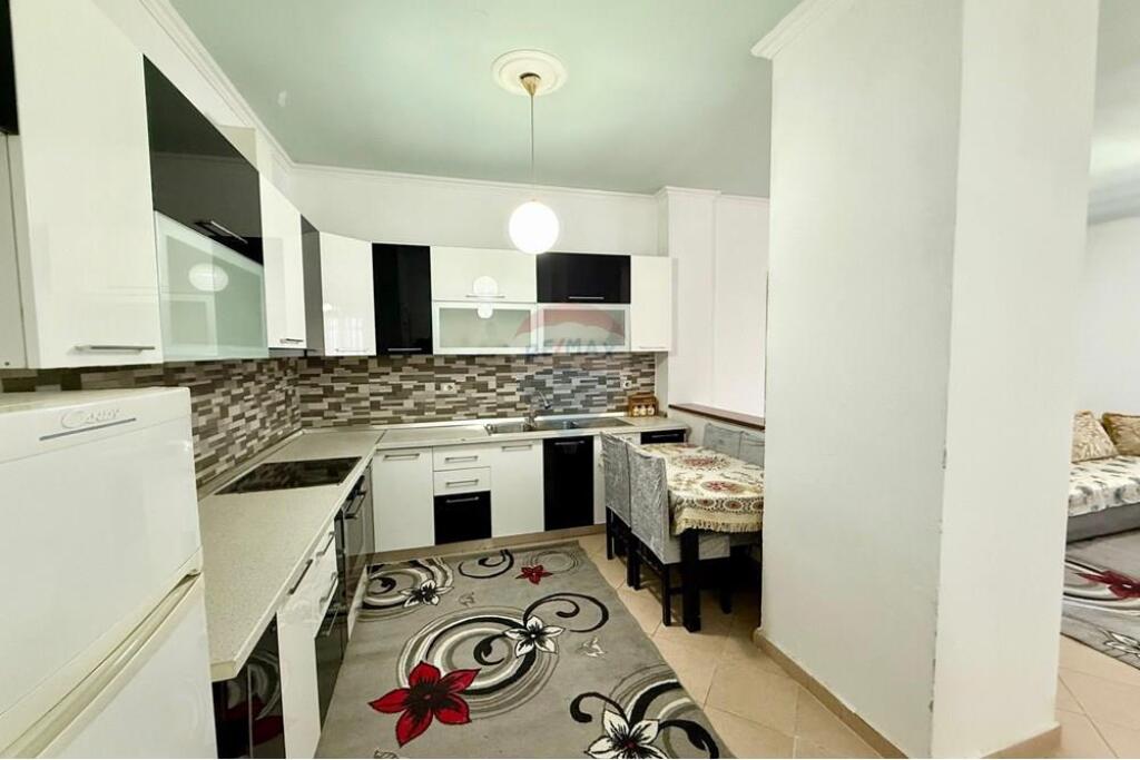 Apartament 2+1 me Qira Pranë Restorant Freskut !