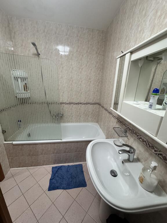 🏠 Jepet me qira apartament 2+1+2 tualete + 2 ballkone – Rr. Qemal Stafa, pranë Prokurorisë