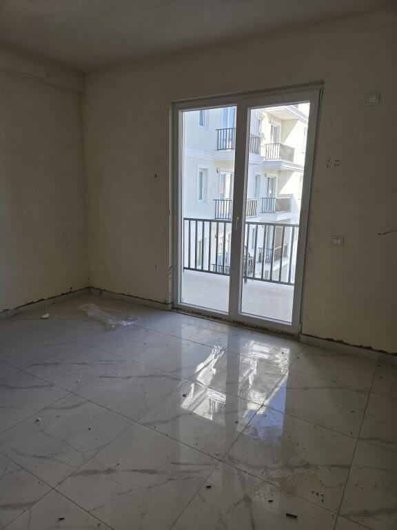 SHITET APARTAMENT 2+1 NË KAMEZ