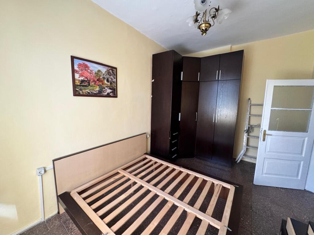 1+1,i mobiluar per zyra ose banim,stadiumi dinamo,cmimi 500 euro