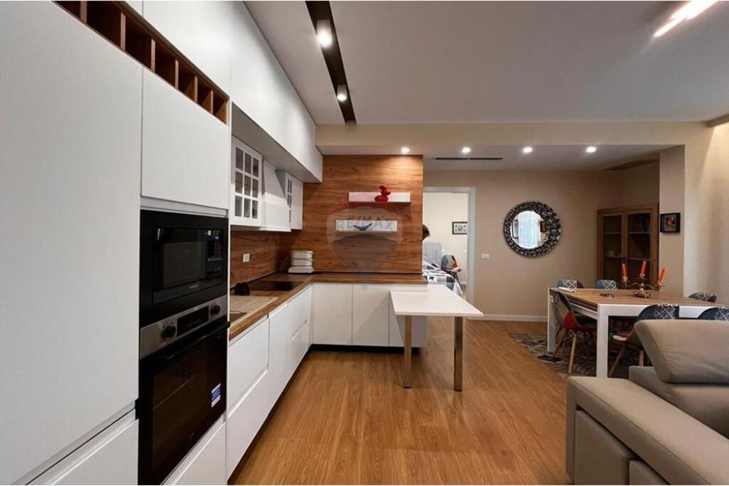Rruga Qemal Stafa, Tirane,Apartament  Per Qira