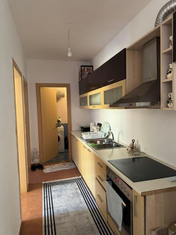 🏢Fresk ,prane Furre Buke Europa jepet me qera apartament,2+1+garazhd ,i mobiluar. 42,000Leke
