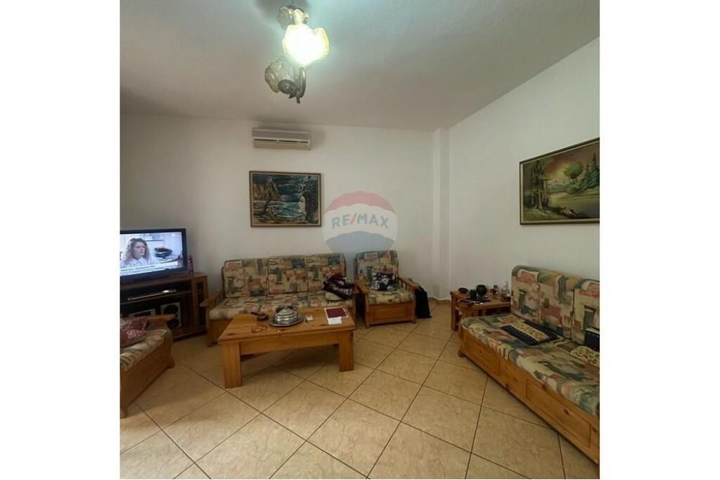 Apartament 2+1 per shitje tek Rruga Frank Bardhi, prane Eleonores.!
