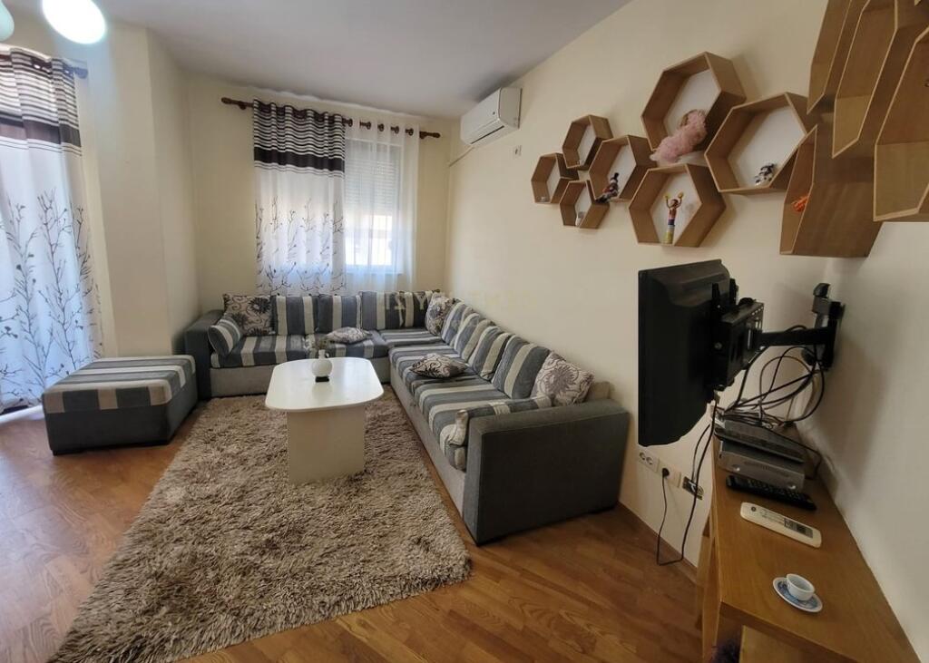 Vendesi in vendita 1+1 a Fresku, vicino a Spar 2