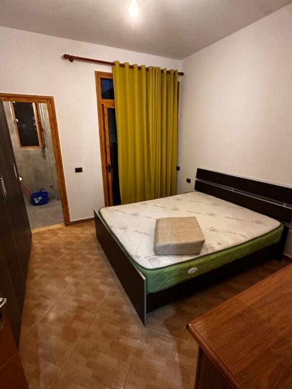 Jepet me qera apartament 1+1, Astir