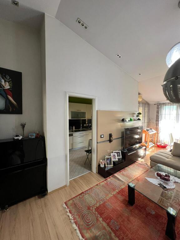 Vendesi appartamento 3+1+2 a Fresk/200,000 euro