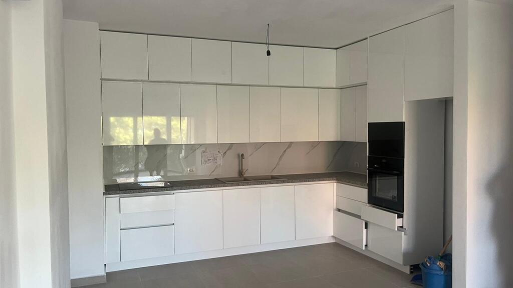 2+1,mobilim i ri,te shkolle e kuqe,cmimi 700 euro