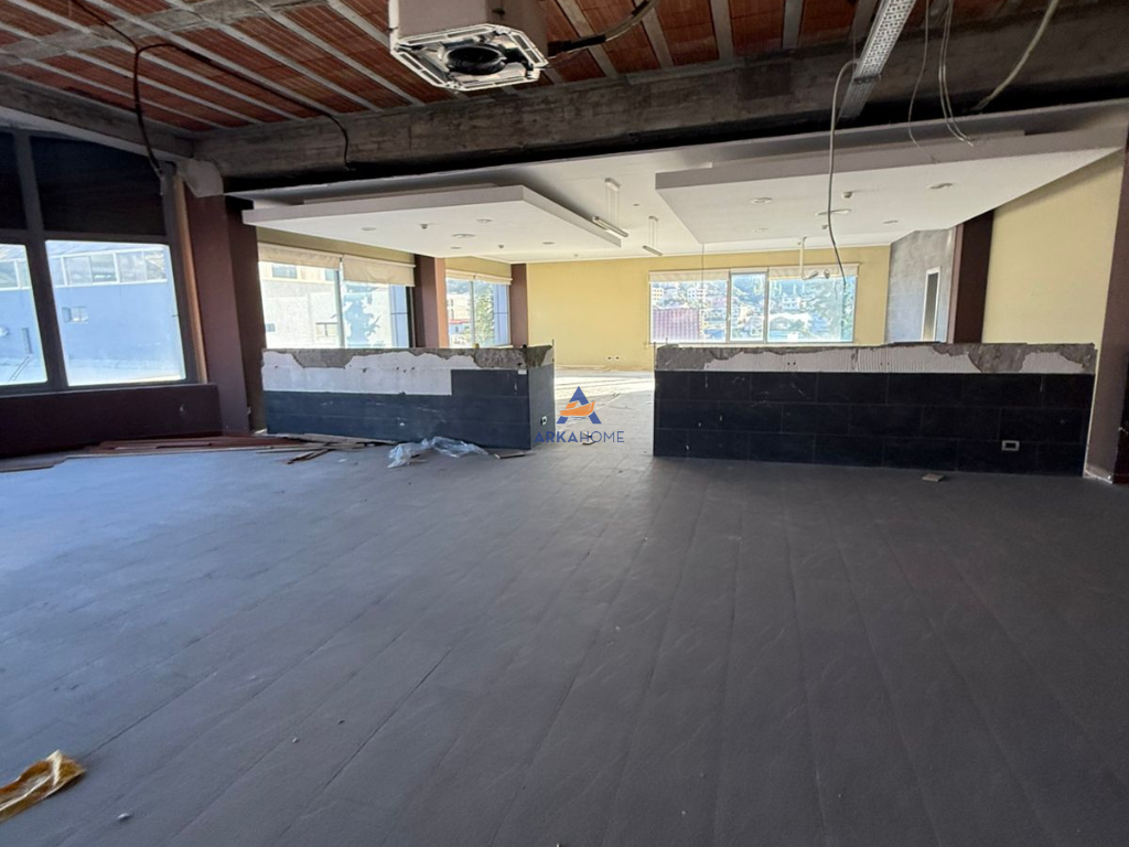 BUSINESS PREMISES FOR RENT 330M2 "ROAD SIDE"AUTOSTRADE-DURRES" 6430 EURO