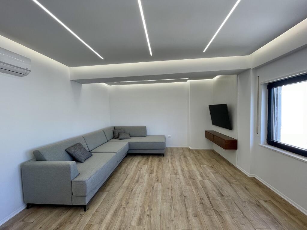 SHITET apartament 1+1+verandë tek Rezidenca "Kodra e Diellit"