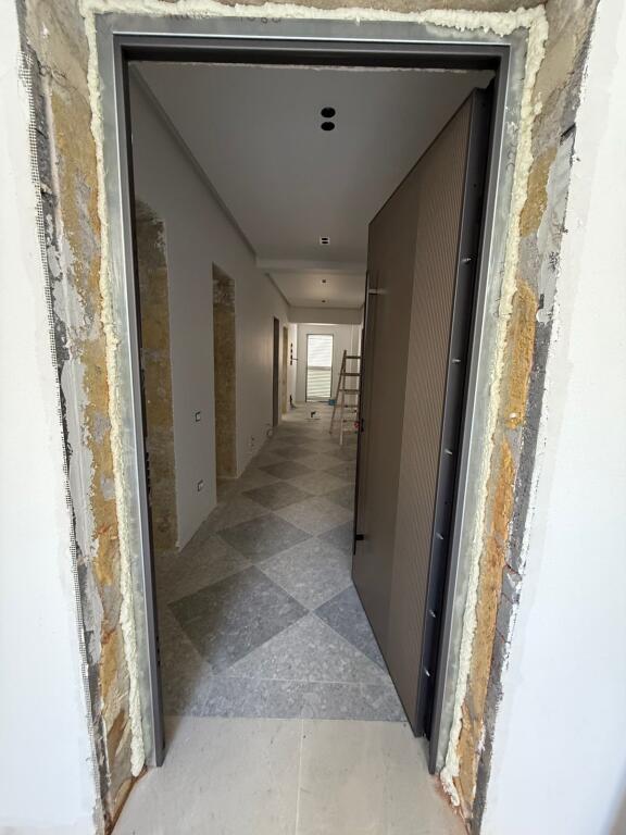 VILE ME QERA 2 KATESHE 700 M2 RRUGA E ELBASANIT 10.000 EURO