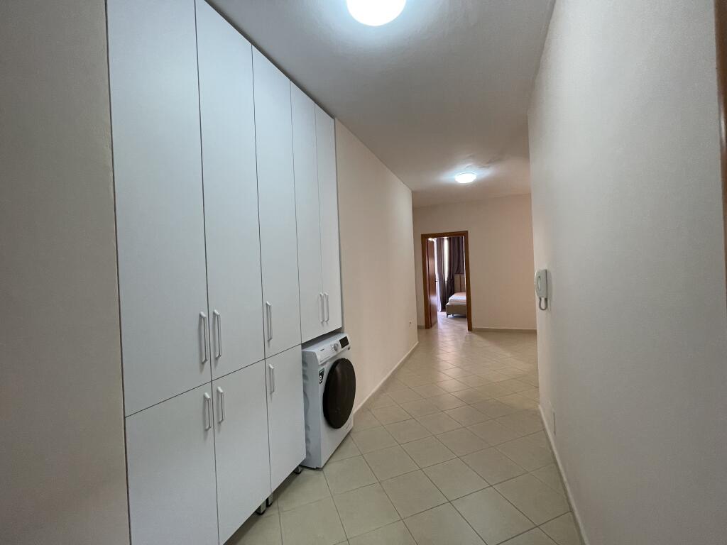Apartament me qira  1+1 ,  2 Ballkone ne Fresk