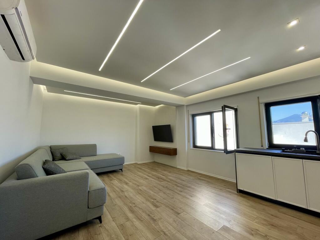 SHITET apartament 1+1+verandë tek Rezidenca "Kodra e Diellit"