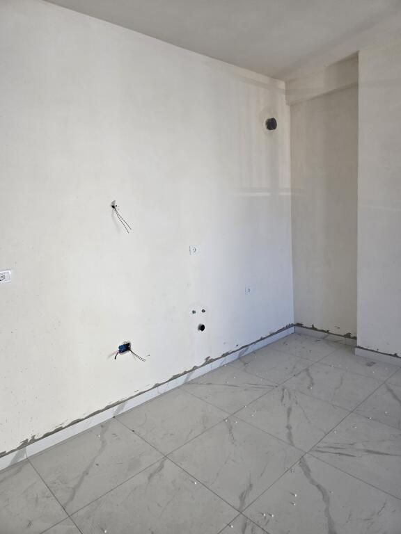 SHITET APARTAMENT 2+1 NË KAMEZ