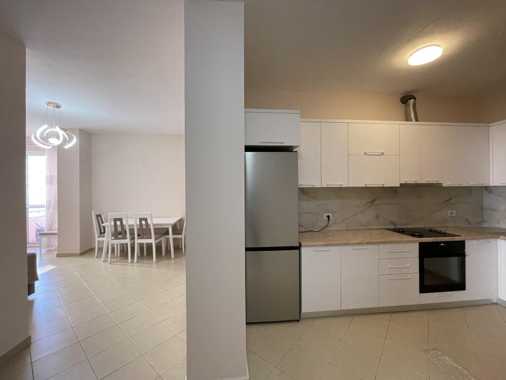 Apartament me qira  1+1 ,  2 Ballkone ne Fresk