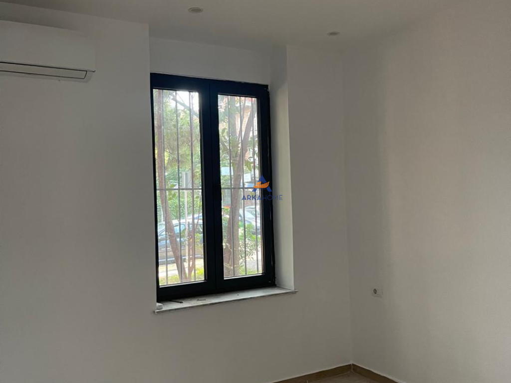OFFICE FOR RENT 50M2 "STADIUM DINAMO" 700 EURO