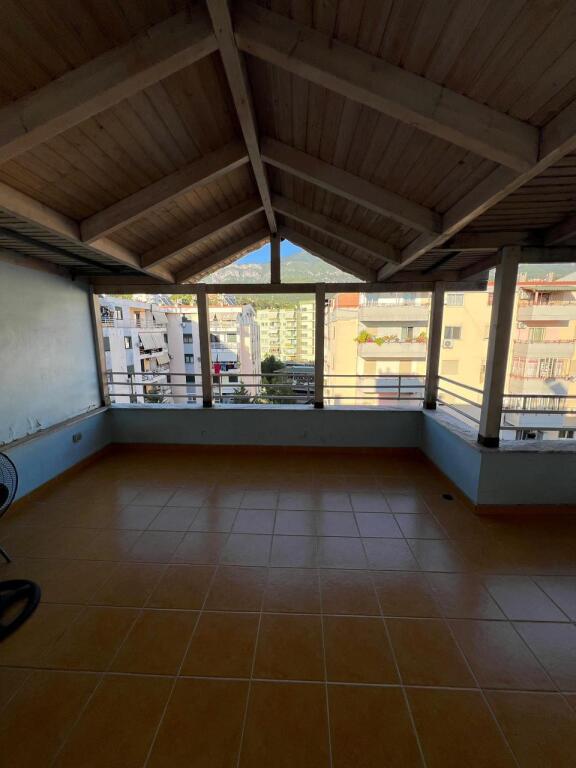 Vendesi appartamento 3+1+2 a Fresk/200,000 euro