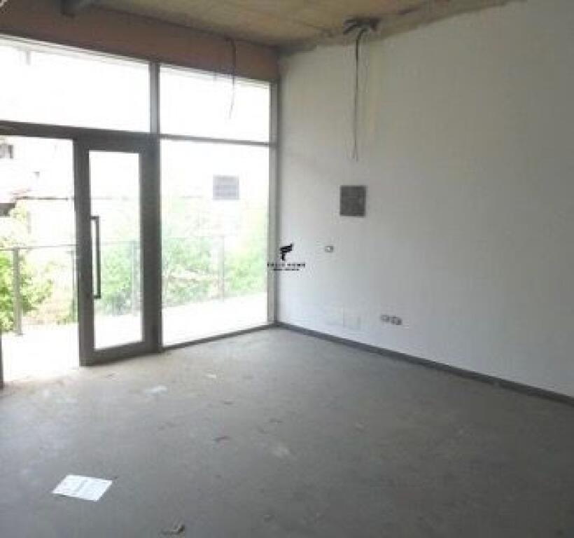 SHOP FOR SALE 120M2 DRY LAKE 228,000 EURO