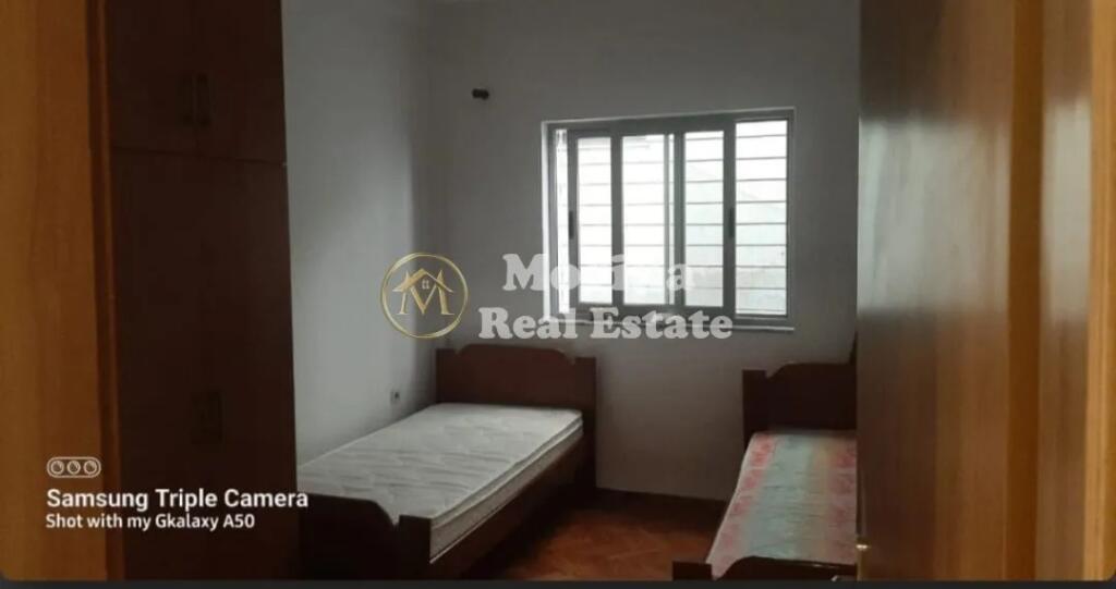 Qera, Hyrje private 2+1,5 Maji , 400 euro/muaj