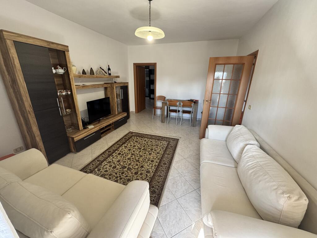 🏠 Jepet me qira apartament 2+1+2 tualete + 2 ballkone – Rr. Qemal Stafa, pranë Prokurorisë