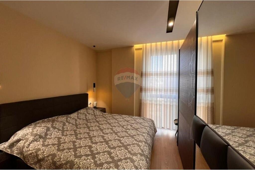 Rruga Qemal Stafa, Tirane,Apartament  Per Qira