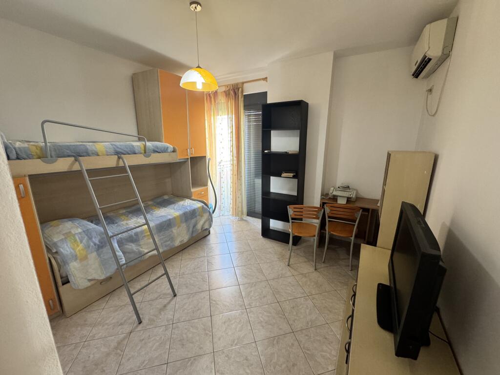 🏠 Jepet me qira apartament 2+1+2 tualete + 2 ballkone – Rr. Qemal Stafa, pranë Prokurorisë