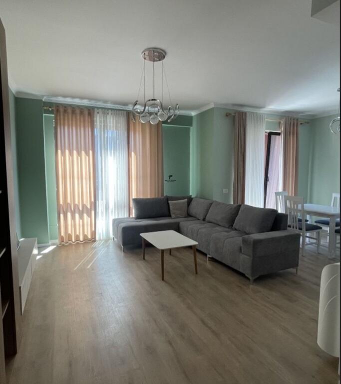 APARTAMENT ME QERA 2+1 MYSLYM SHYRI 1200 EURO