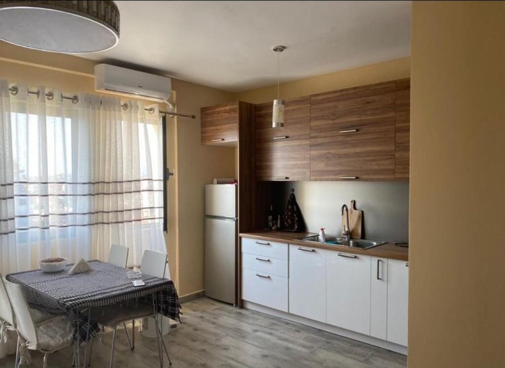 Appartamento all'asta 1+1 don Bosko, 45.000 leke (con garage 50.000 leke) .
