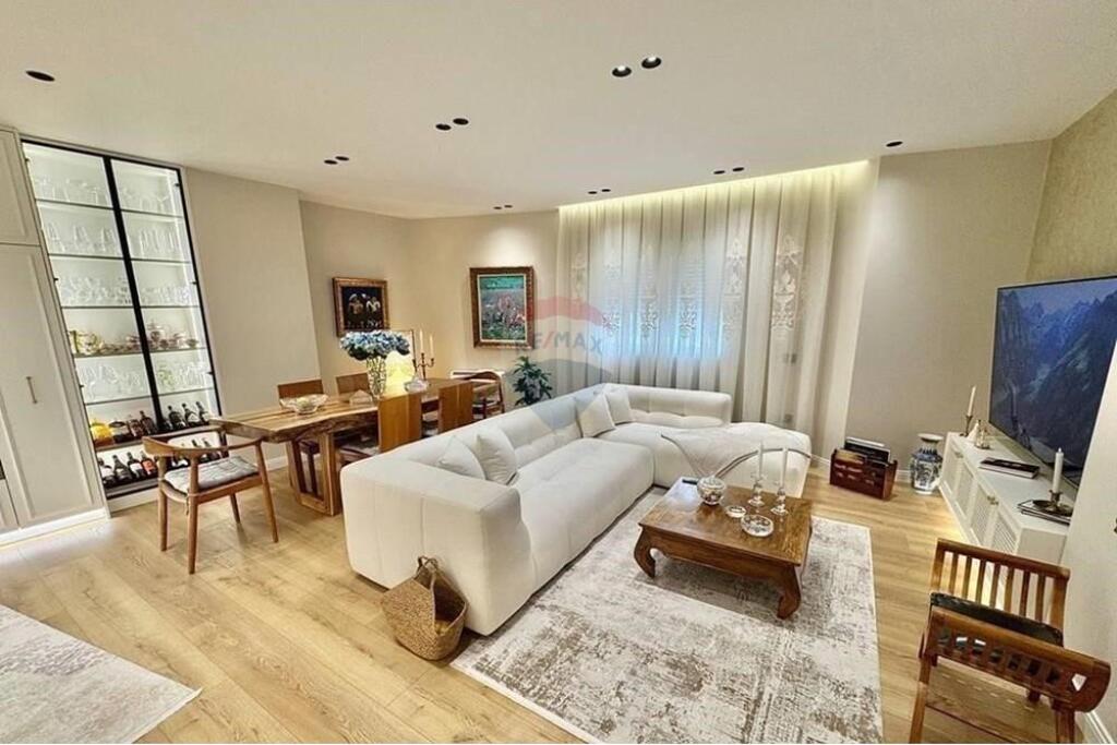 Apartament 2+1+2 + 2 ballkone 105 m2 me qera