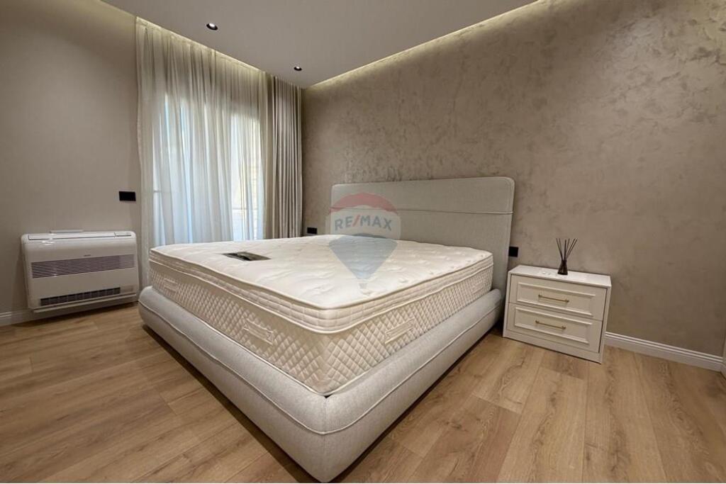 Apartament 2+1+2 + 2 ballkone 105 m2 me qera
