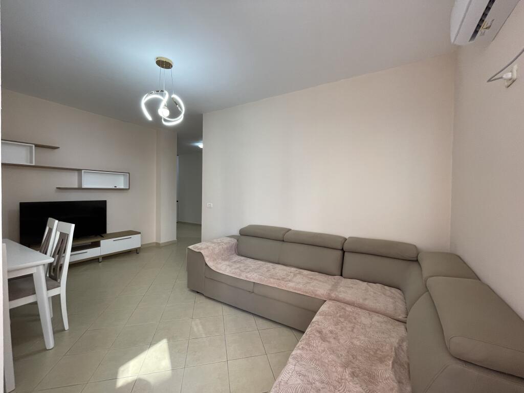 Apartament me qira  1+1 ,  2 Ballkone ne Fresk