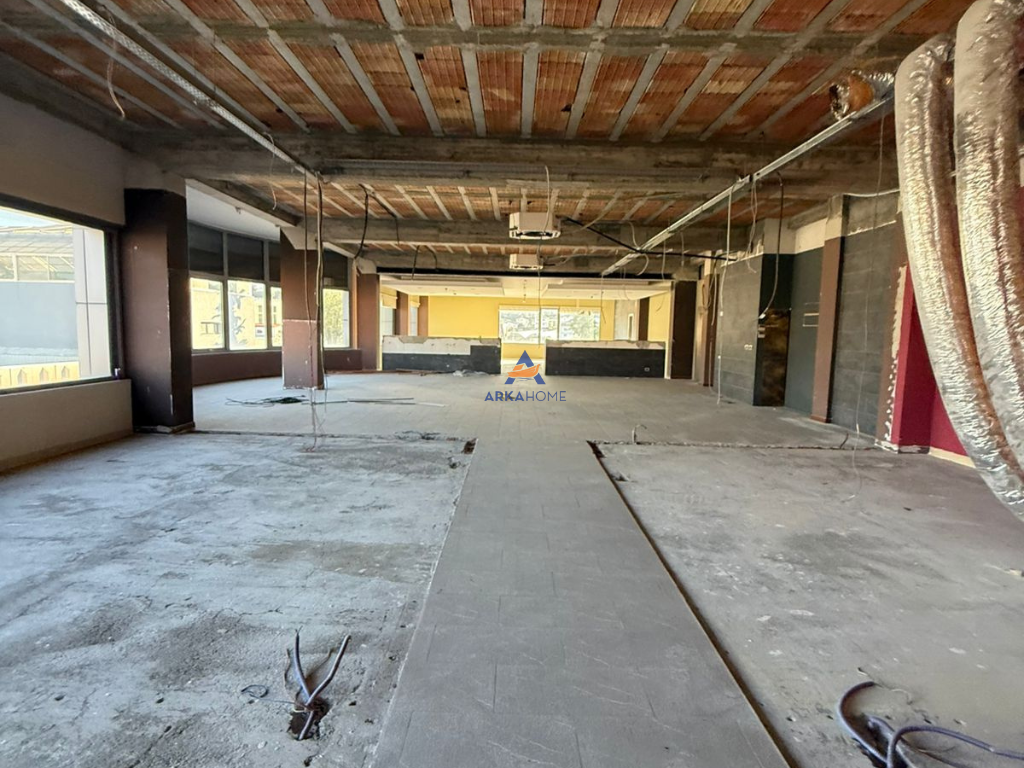 BUSINESS PREMISES FOR RENT 330M2 "ROAD SIDE"AUTOSTRADE-DURRES" 6430 EURO