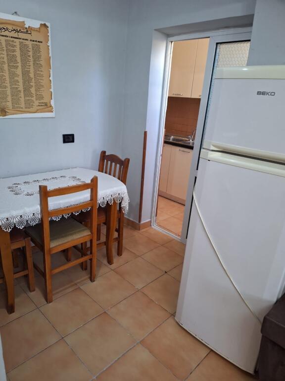 Jepet me qera apartament 2+1 te ish parku Autobuzave!!