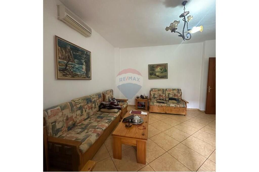 Apartament 2+1 per shitje tek Rruga Frank Bardhi, prane Eleonores.!
