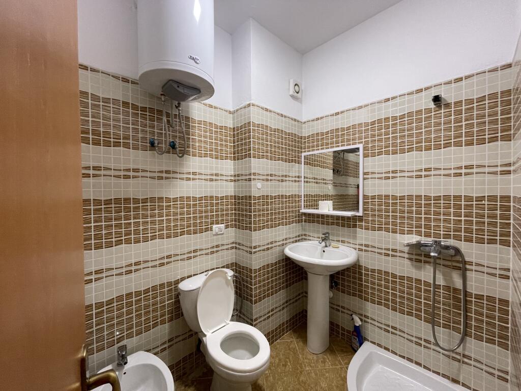 Apartament me qira  1+1 ,  2 Ballkone ne Fresk
