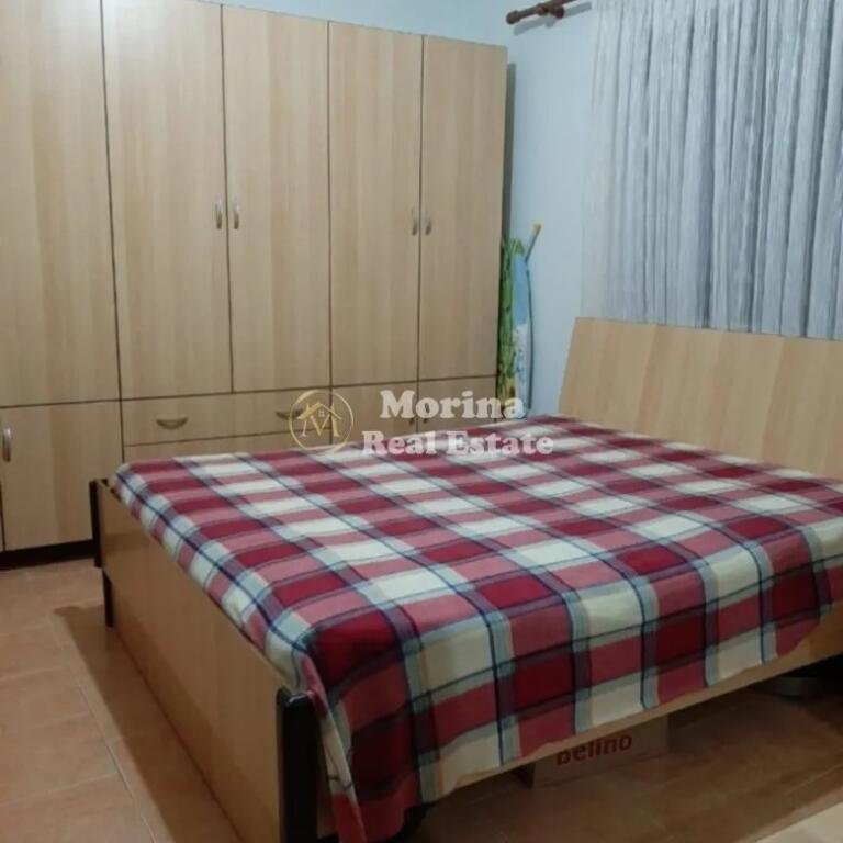 Qera, Hyrje private 2+1,5 Maji , 400 euro/muaj