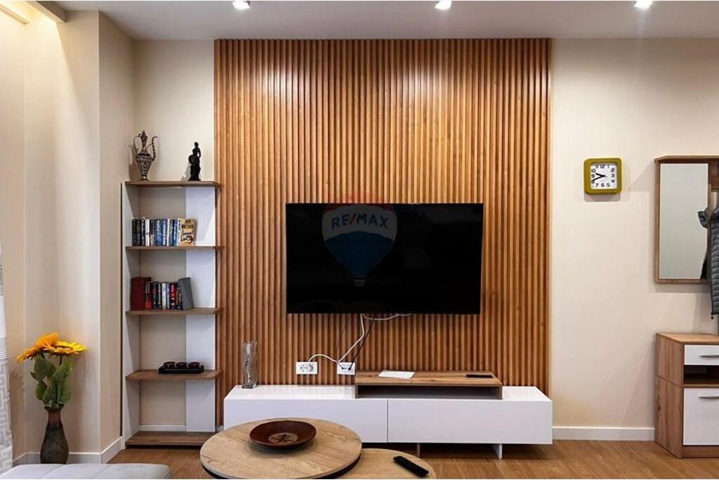 Apartament 2+1+2 me qira te Shkolla e Kuqe!