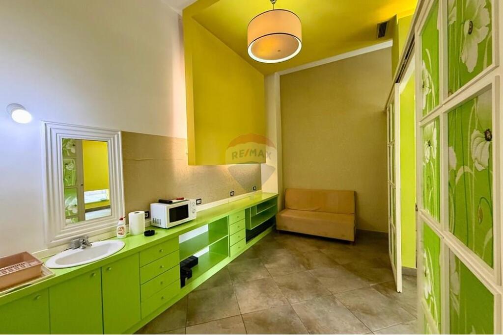 Ambient komercial me qira tek Komuna e Parisit