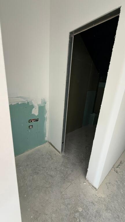 Rinas , Jepet kapanon 1000m2 me qera