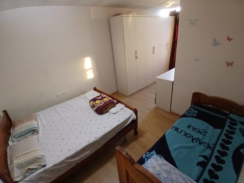Jepet Me Qera Apartament 2+1+1 Ballkon
