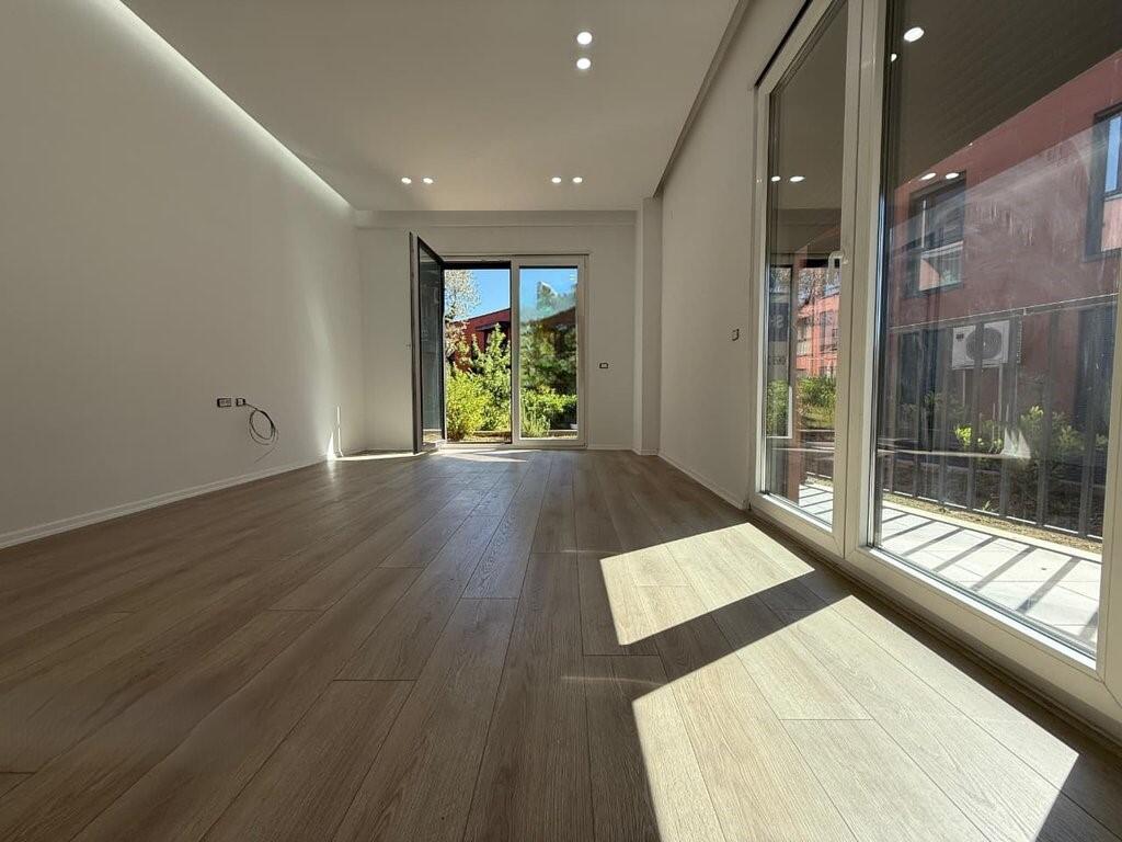 APARTAMENT 2+1+2 ME OBORR PRANE TEG ! 224,000 €