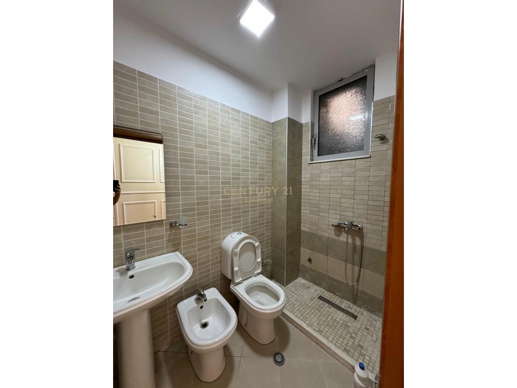 Apartament 3+1+2 Me Qira te Fresku, Tiranë