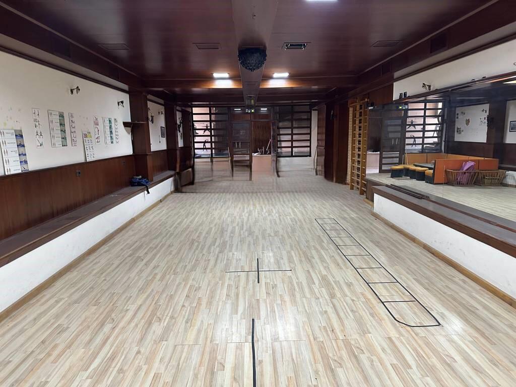 LOCALE COMMERCIALE IN AFFITTO VICINO ALLA SCUOLA BAJRAM CURRI 800 € /Mese