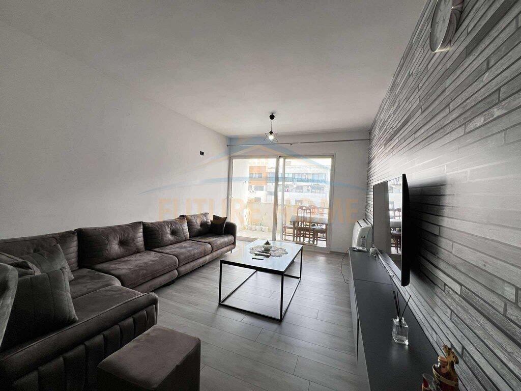 Shitet , Apartament 1+1, Unaza e Re.